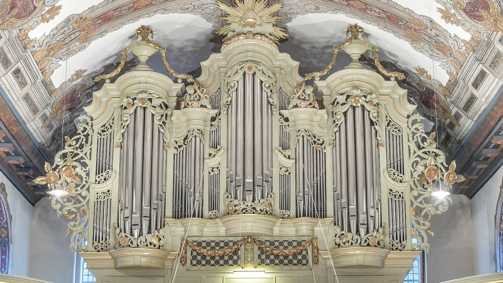 Die Ahrend-Orgel in der Lutherkirche ist das fünfte Instrument hinter historischem Gewand. Fotos: Ortgies