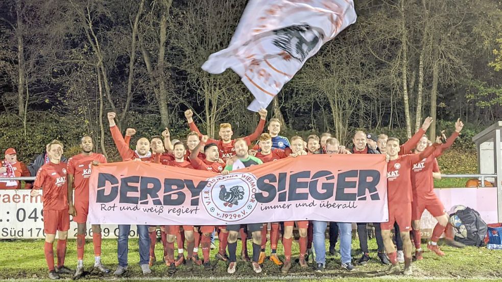 Germania Wiesmoor feierte bis in die Nacht den Derbysieg gegen den SV Großefehn. Foto: Privat