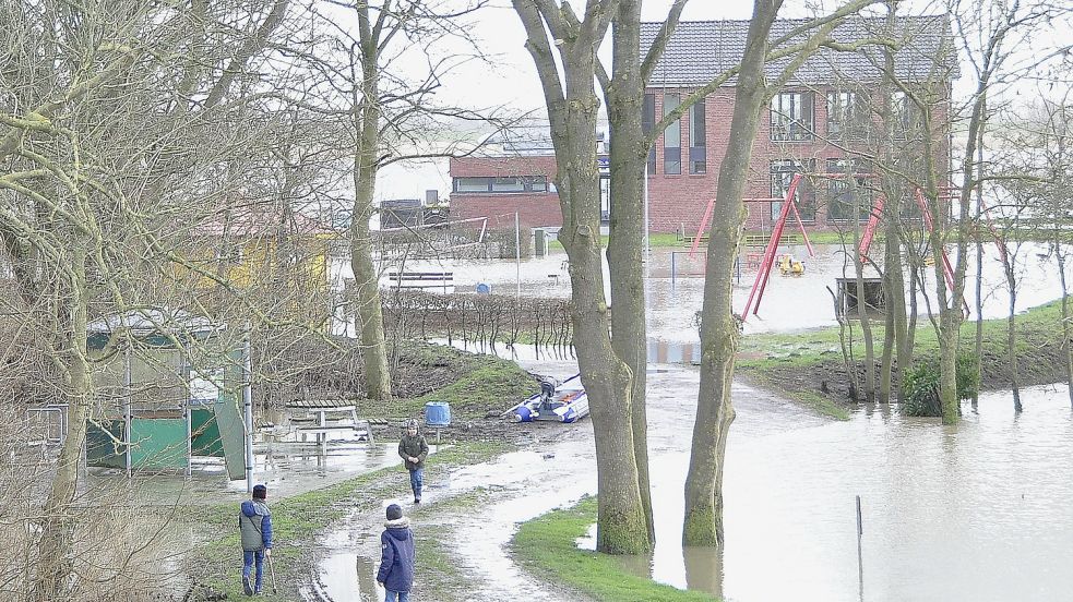 Das neue Vereinsheim Luv-Up hat durch das Wasser Schaden genommen. Foto: Wolters