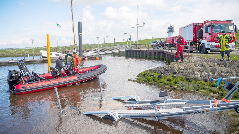Die Feuerwehren in Hinte sollen zwei Einsatzboote bekommen. Hier ist ein Rettungsboot der Feuerwehr Cuxhaven zu sehen. DPA-Foto: Sina Schuldt