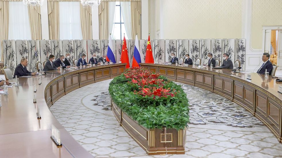 Weit auseinander und einander doch ganz nah: Russlands Präsident Wladimir Putin und sein chinesischer Amtskollege Xi Jinping. Foto: Alexandr Demyanchuk/Sputnik Kremlin/dpa