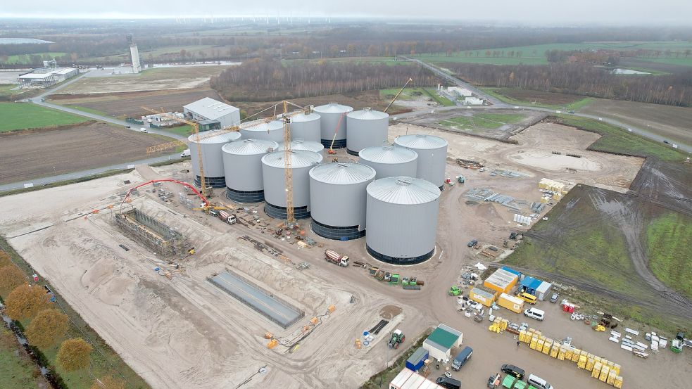 Eine der größten Biomethananlagen Europas soll am Standort C-Port bei Friesoythe entstehen – der Bau hat bereits begonnen. Foto: Revis Bioenergy GmbH