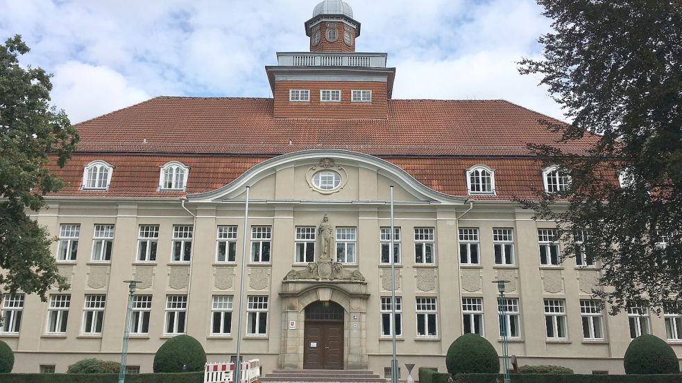 •Vor dem Amtsgericht in Cloppenburg musste sich ein Barßeler verantworten. Foto: Archiv  •