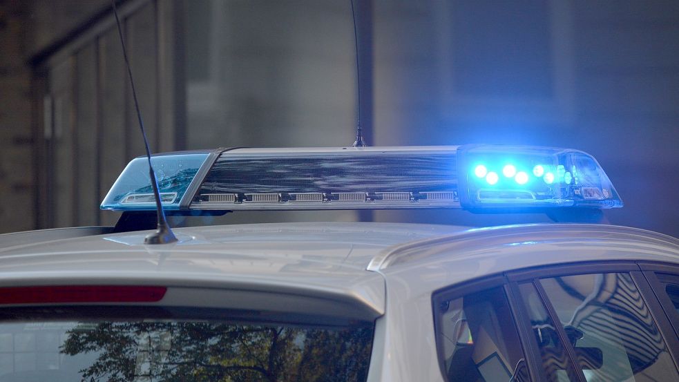 Die Polizei war gegen Mitternacht wegen eines Unfalls in Hesel im Einsatz. Symbolfoto: Pixabay