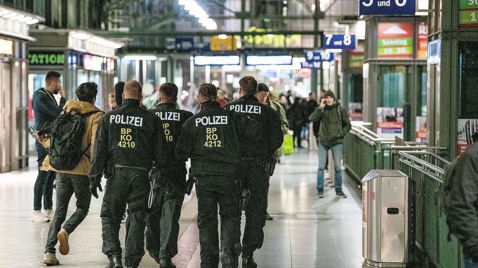 Mehr als 23.000 Gewaltdelikte wurden 2022 an deutschen Bahnhöfen und in Zügen festgestellt. Foto: IMAGO IMAGES / Jan Huebner