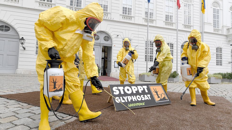 Aktion in Wien: Umweltschützern ist der Einsatz von Glyphosat bis heute europaweit ein Dorn im Auge. Foto: picture alliance/dpa/APA/Roland Schlager