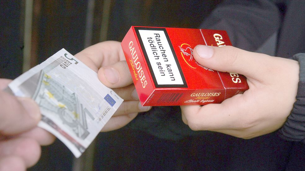 Immer wieder werden Minderjährigen Zigaretten verkauft.Foto: DPA