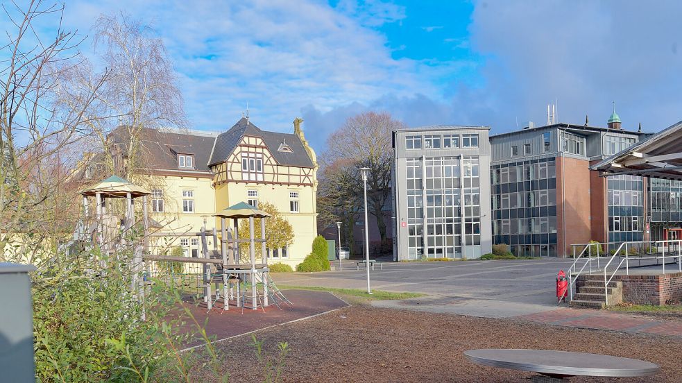 Der moderne Zweckbau ist Teil des Ulricianums, das mit rund 2000 Schülern die kopfstärktes Bildungseinrichtung ihrer Art in Niedersachsen ist. Die Schule ist 1646 von Ulrich II. (1606-1648) gegründet worden. Foto: Ortgies