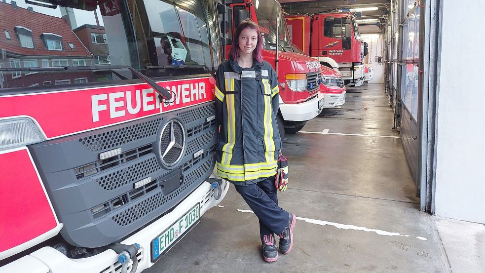 Juliane Smit ist bei der Freiwilligen Feuerwehr seit sie zehn Jahre alt ist. Jetzt ist sie die neue Stadtfrauensprecherin in Emden. Foto: Hanssen