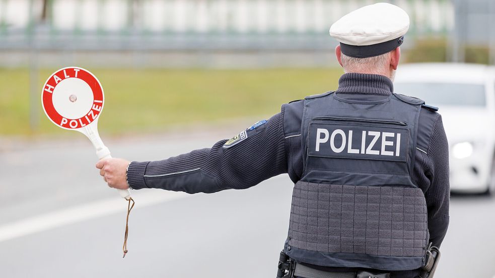 Die Bundespolizisten waren am Donnerstag in Weener an der A 31 im Einsatz. Symbolfoto: Karmann/DPA