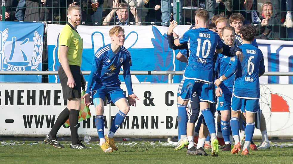 Die Oberliga-Fußballer von Kickers Emden wollen auch gegen Lupo Martini Wolfsburg jubeln. Foto: Doden/Emden
