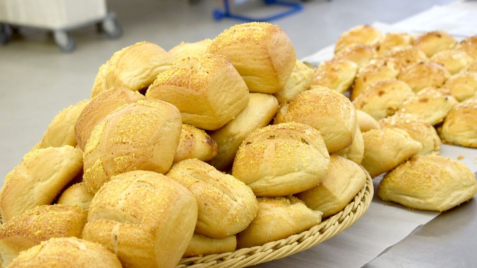 Frische Brötchen fürs Osterfrühstück - zahlreiche Bäckereien haben an den Feiertagen geöffnet. Foto: Archiv