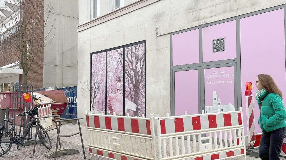 In vier Wochen wird dieser Bauzaun vor dem Ladenlokal an der Burgstraße verschwunden sein. Foto: Boschbach