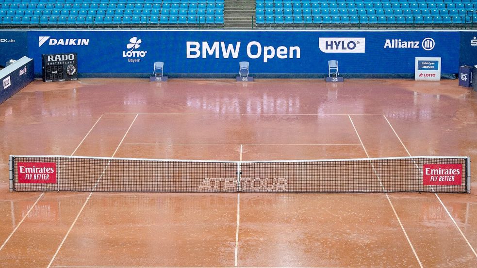 Das Turnier in München hat erst nach einer längeren Regenpause begonnen. Foto: Lukas Barth/dpa