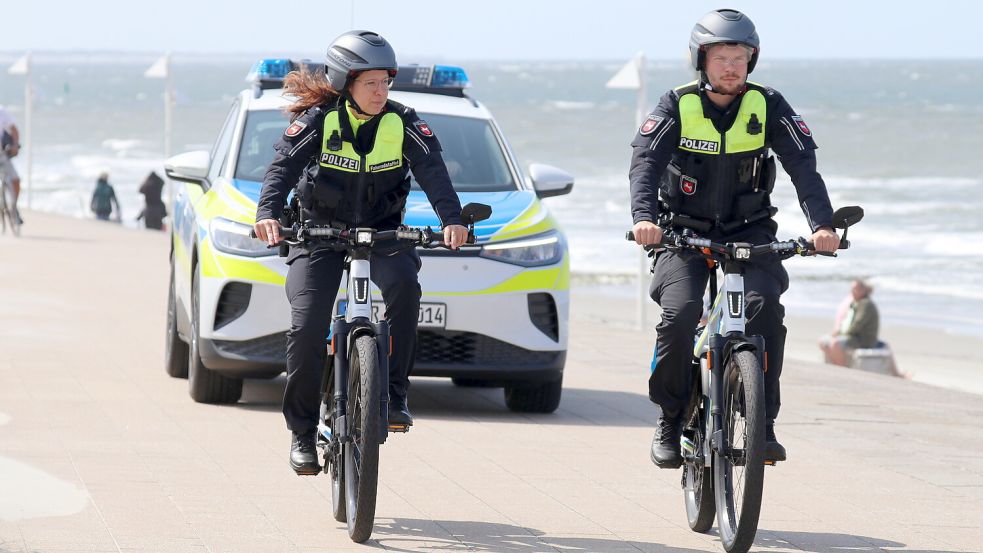 Vermutlich wird die Polizei auf Norderney auch beim SPD-Treffen unter anderem mit ihren E-Bikes unterwegs sein. Foto: Bartels/dpa