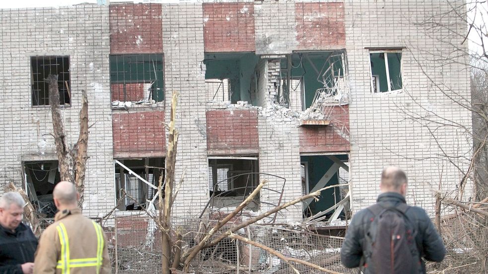 Infolge eines russischen Raketenangriffs auf einen Kindergarten und eine Hochschule sind in der ukrainischen Großstadt Dnipro mehrere Menschen, darunter auch Kinder, verletzt worden. Foto: -/https://photonew.ukrinform.com/ Ukrinform/dpa