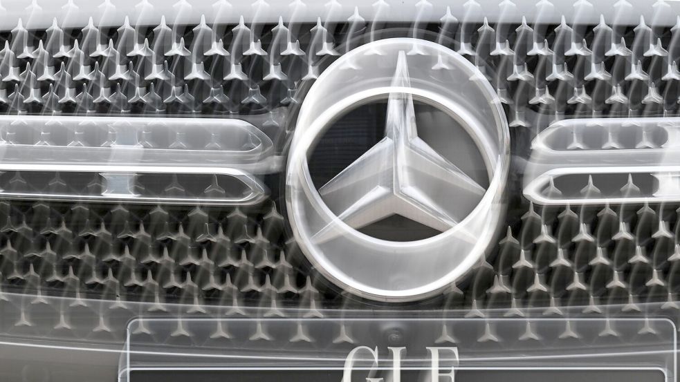 Erst in der vergangenen Woche hatte das KBA einen Mercedes-Rückruf veröffentlicht. Foto: Bernd Weißbrod/dpa