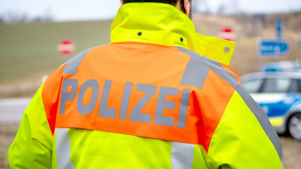 Bei Kontrollen an den Autobahnzubringern Hemelingen und Überseestadt haben die Beamten der Polizei und vom Zoll fast 500 Fahrzeuge kontrolliert. Foto: IMAGO/Bihlmayerfotografie