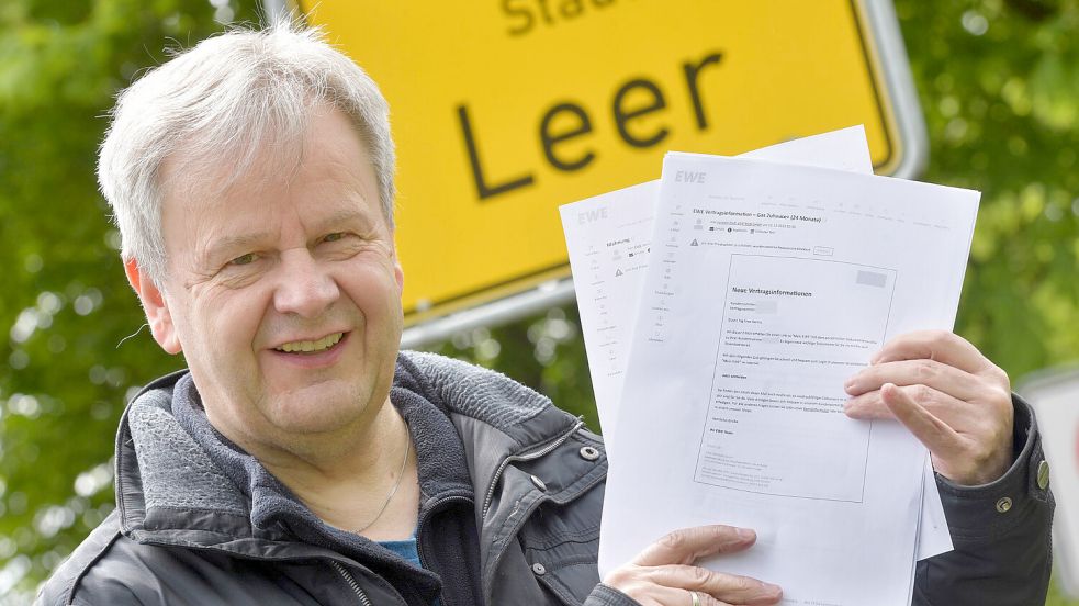 Der Leeraner Uwe Harms bekam von der EWE Zahlungserinnerungen, die für einen Uwe Harms aus dem Landkreis Aurich bestimmt waren. Foto: Ortgies