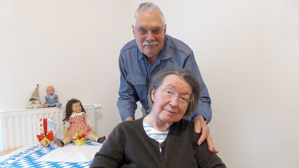Seit der Schließung des Seniorenhuus besucht Alfred Krause seine Frau Kristina Krause-Werthmann täglich in Emden. Foto: privat