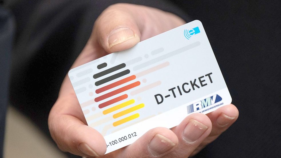 Das Ticket ermöglicht bundesweite Fahrten in Bussen und Bahnen des ÖPNV für 49 Euro pro Monat. Foto: Boris Roessler/dpa