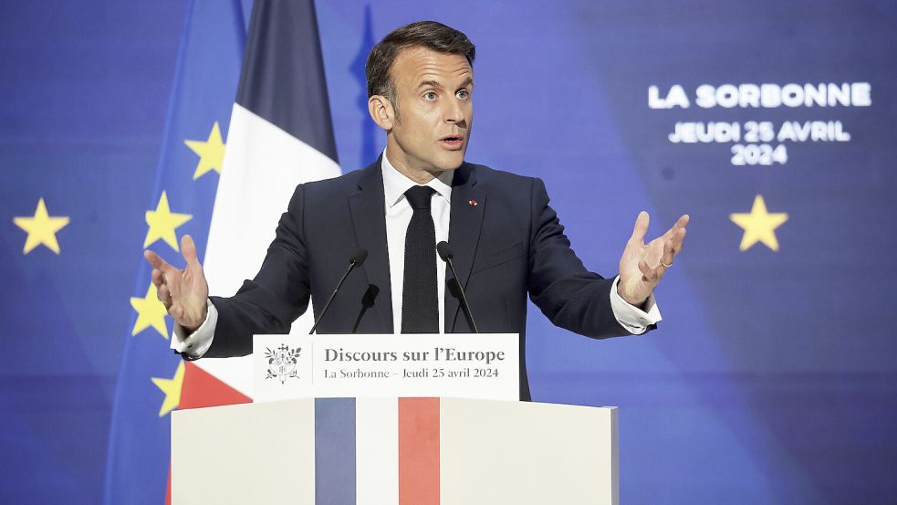 Der französische Präsident Emmanuel Macron hielt am Donnerstag erneut eine Rede über Europa im Amphitheater der Universität Sorbonne. Foto: dpa/EPA POOL/AP/Christophe Petit Tesson