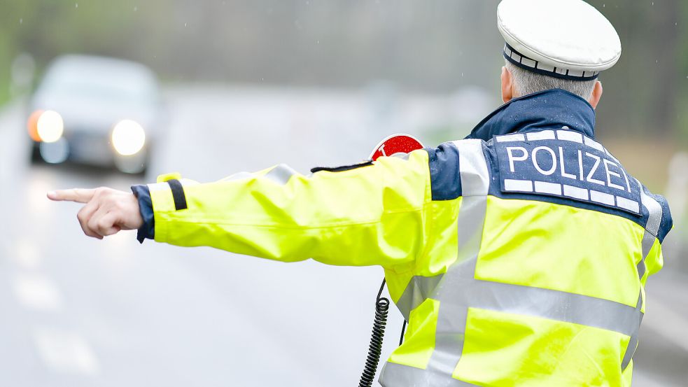 Wohl schon jeder Verkehrsteilnehmer ist schon einmal in eine Polizeikontrolle geraten. Foto: dpa/Uwe Anspach