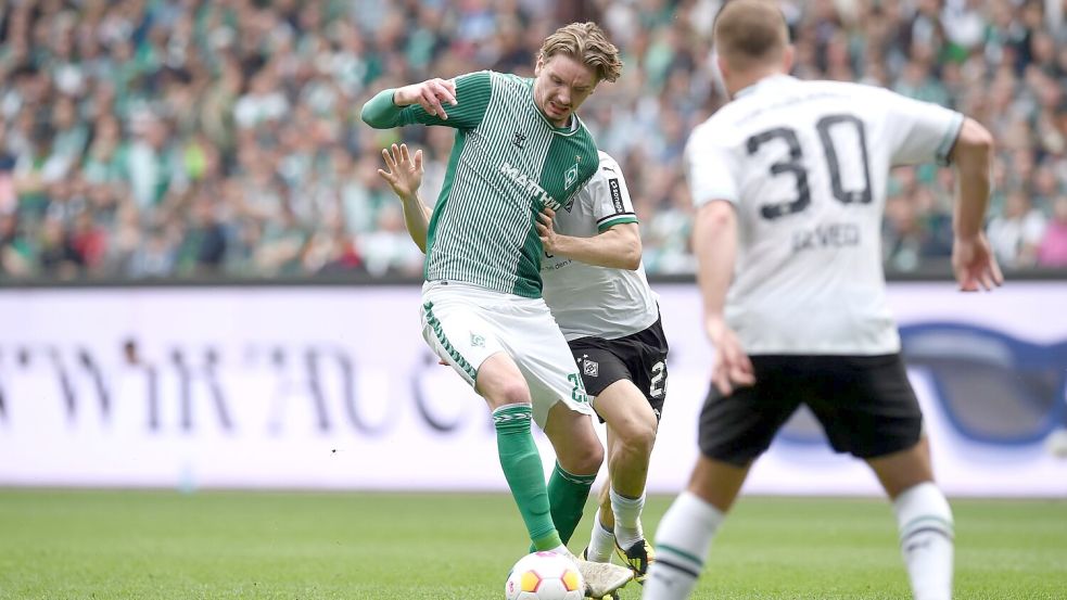 Auch zwei Tore von Nick Woltemade (l) reichten Werder gegen Gladbach nicht zum Sieg. Foto: Carmen Jaspersen/dpa