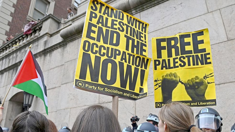 Palästinensische Unterstützer protestierten in der Nähe der Columbia University. Foto: Andrea Renault/ZUMA Press Wire/dpa