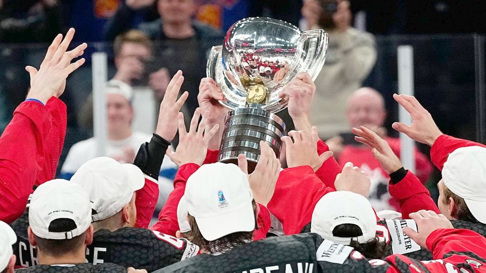 Die Kanadier sind Titelverteidiger bei der Eishockey-WM. Foto: Pavel Golovkin/AP/dpa