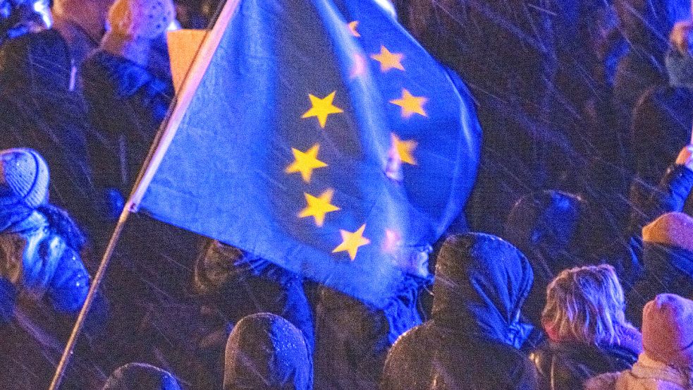 Hoffentlich gut informiert: Bürger machen sich für Europa stark. Am 9. Juni wird gewählt. Foto: dpa/Stefan Sauer