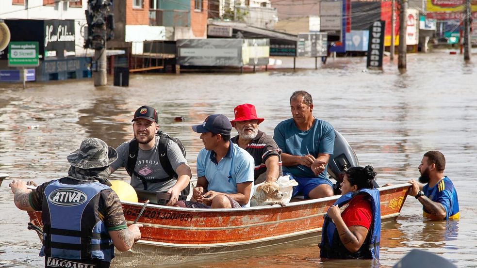 Rettungskräfte sind in der Region Rio Grande do Sul im Einsatz. Foto: Claudia Martini/XinHua/dpa