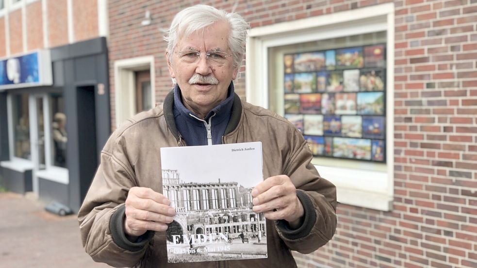 Der Hobby-Historiker Dietrich Janßen präsentiert sein jüngstes Werk zur Emder Geschichte während des Zweiten Weltkriegs. Foto: H. Müller