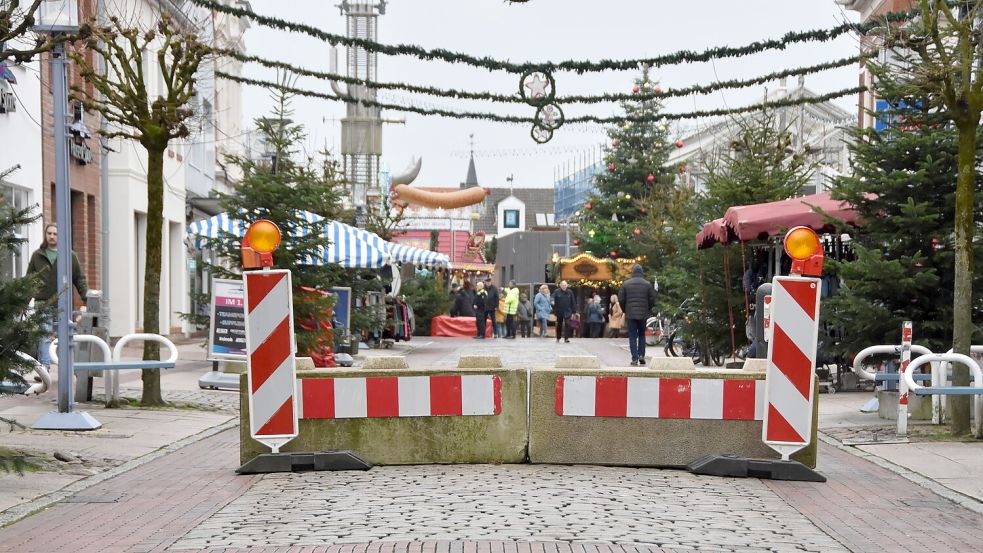 Mit Betonsperren hat die Stadt Aurich schon bei vergangenen Veranstaltungen, wie hier beim Auricher Weihnachtszauber 2024, gearbeitet. Foto: Thomas Dirks
