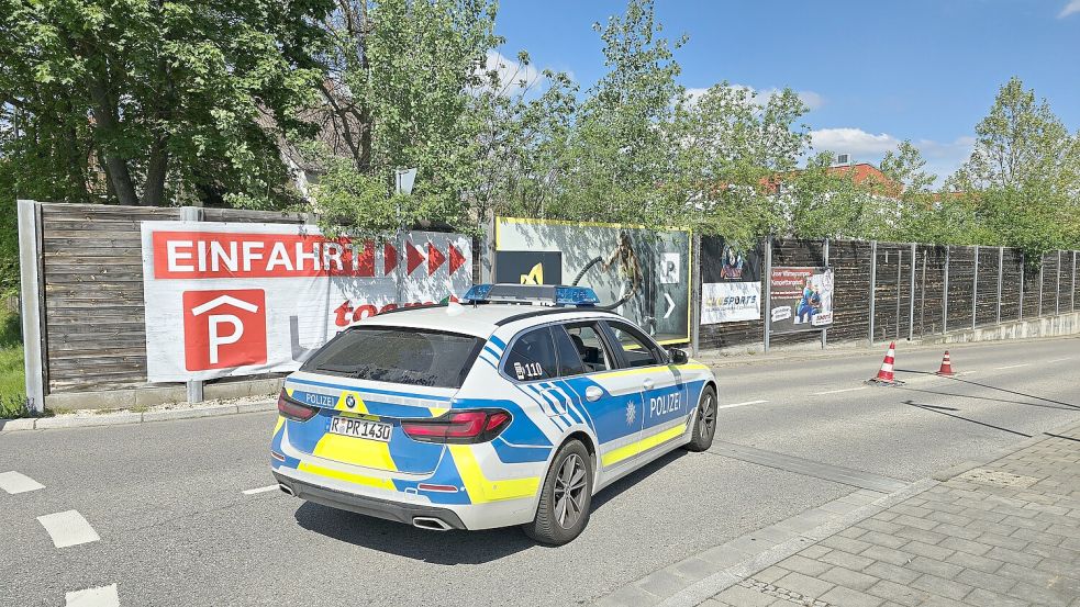 Im bayerischen Regensburg ist im Kofferraum eines Autos die Leiche einer jungen Frau entdeckt worden. Foto: dpa/vifogra/Moller-Schuh