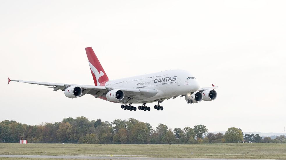 Die Fluggesellschaft Qantas verkaufte Tickets für gestrichene Flüge. Foto: Sebastian Kahnert/dpa
