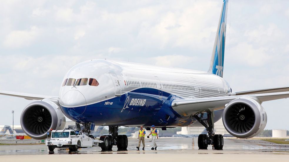 Ein Boeing-Mitarbeiter kritisiert, dass beim Bau vieler 787 „Dreamliner“ zu hohe Spaltmaße zwischen den Rumpfteilen zugelassen worden seien. Foto: Mic Smith/AP/dpa
