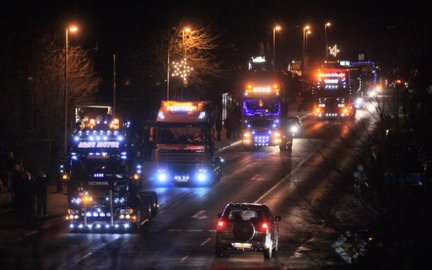 Zweiter Weihnachtskonvoi durch Moormerland - Bild 2