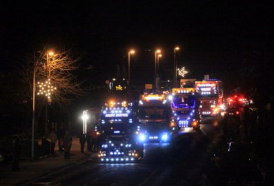 Zweiter Weihnachtskonvoi durch Moormerland - Bild 3
