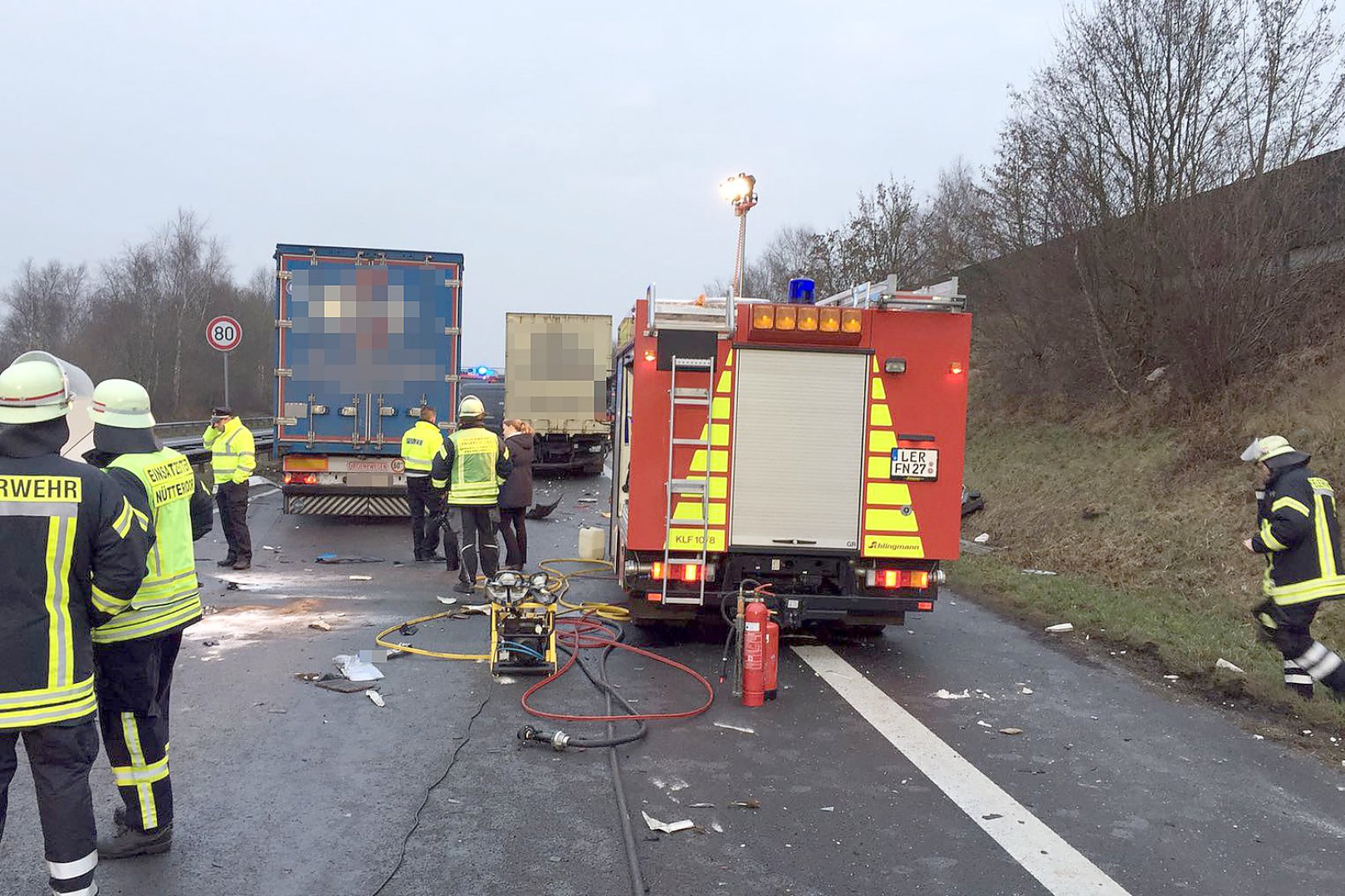 Schwerer Verkehrsunfall in Moormerland - Bild 1