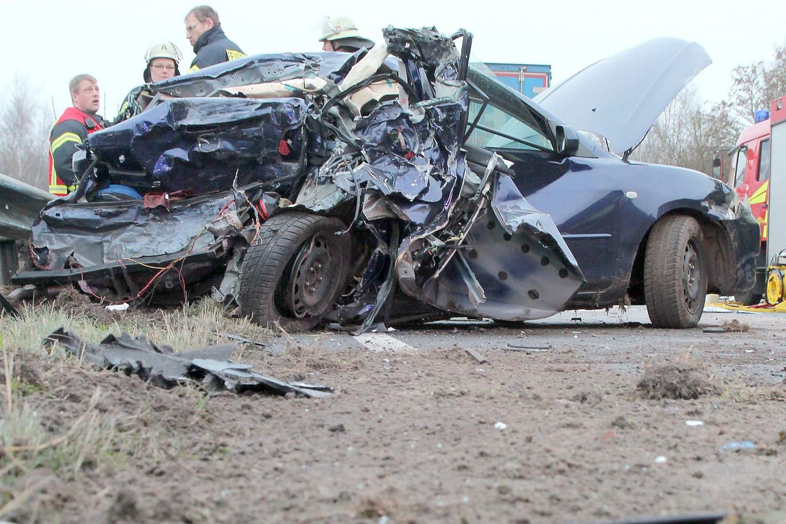 Schwerer Verkehrsunfall in Moormerland - Bild 3