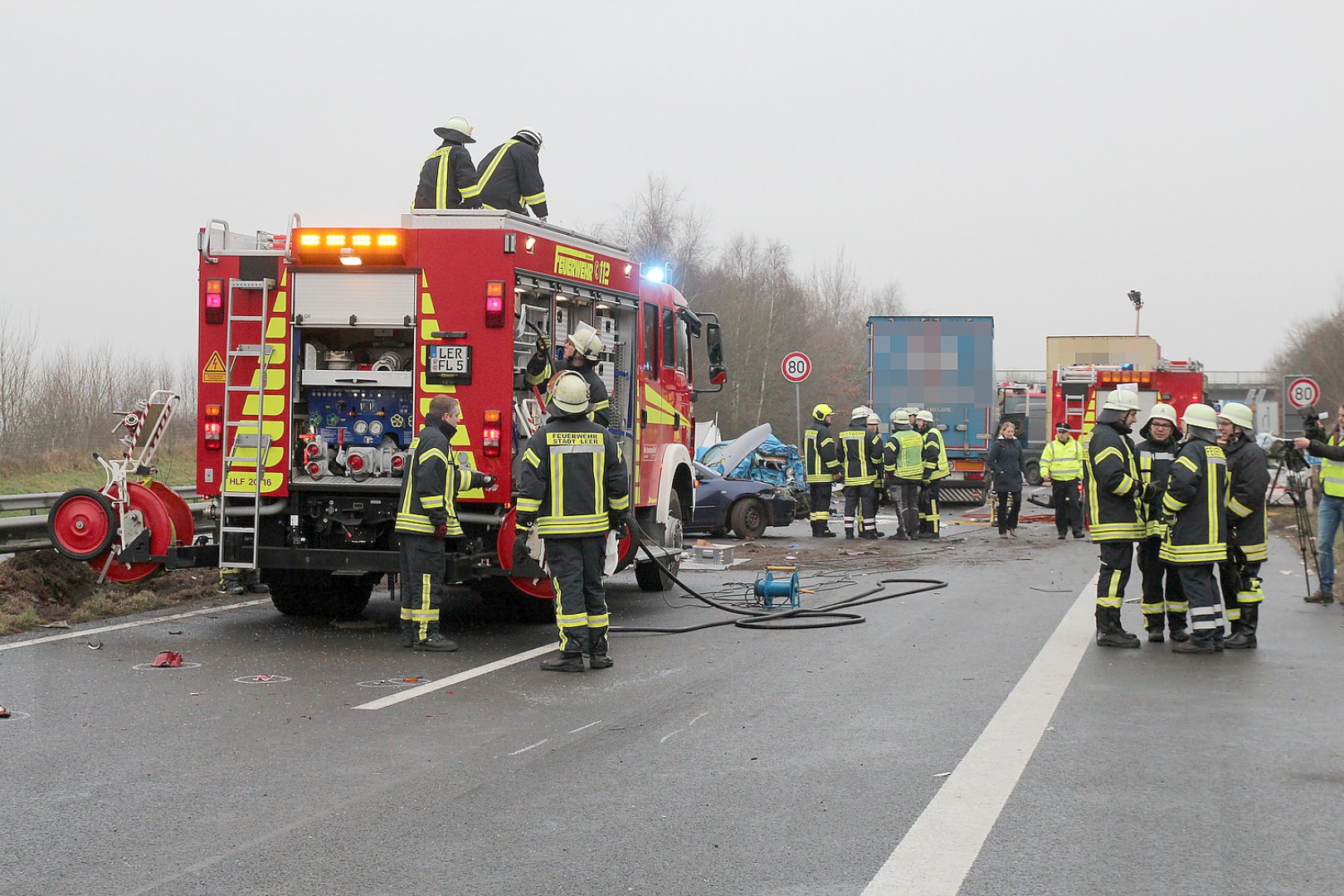 Schwerer Verkehrsunfall in Moormerland - Bild 7