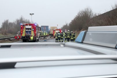 Schwerer Verkehrsunfall in Moormerland - Bild 8