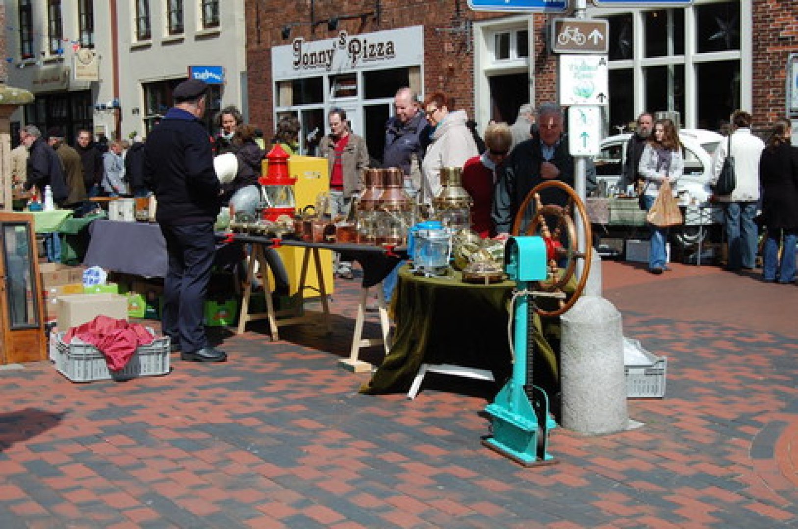 Trödelmarkt in Leer - Bild 1