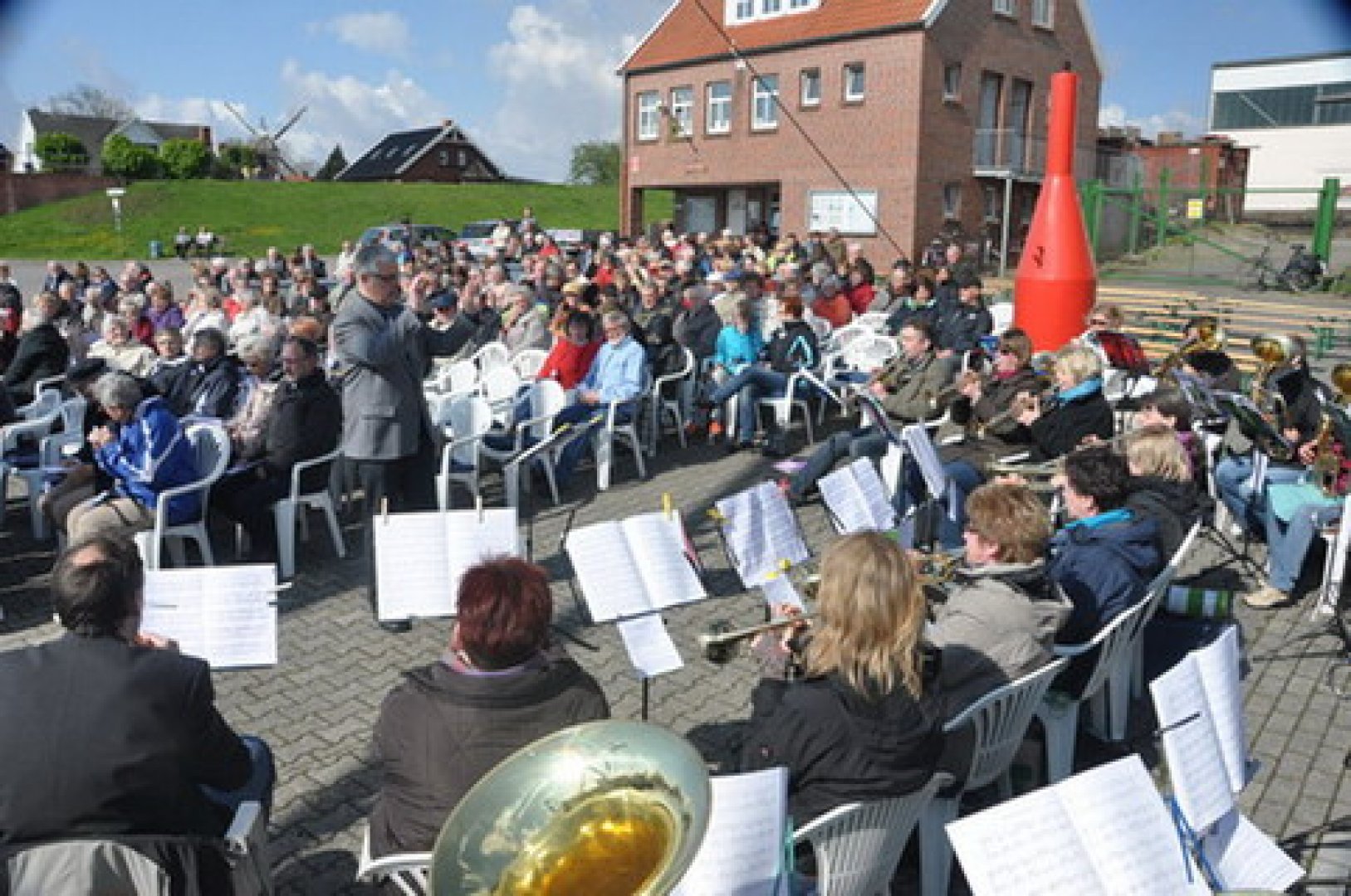 Gottesdienst am Ditzumer Hafen - Bild 1