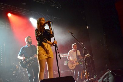 Sänger Max Giesinger begeisterte in Aurich Fans - Bild 4