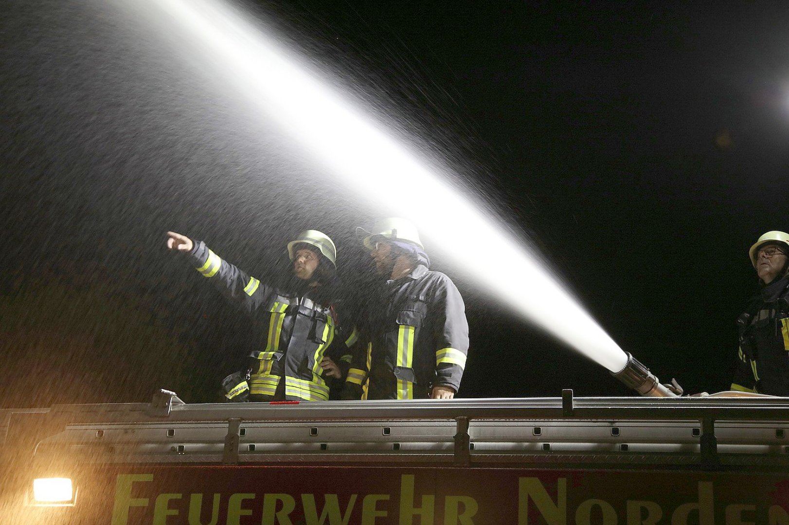 Ein Toter bei Großbrand in Norden - Bild 1
