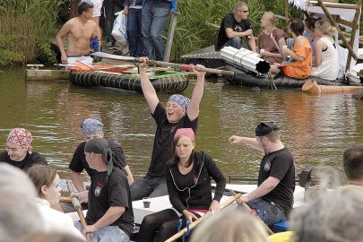 3000 Besucher beim Badewannen-Rennen in Ditzum - Bild 3