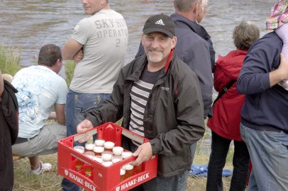 3000 Besucher beim Badewannen-Rennen in Ditzum - Bild 4