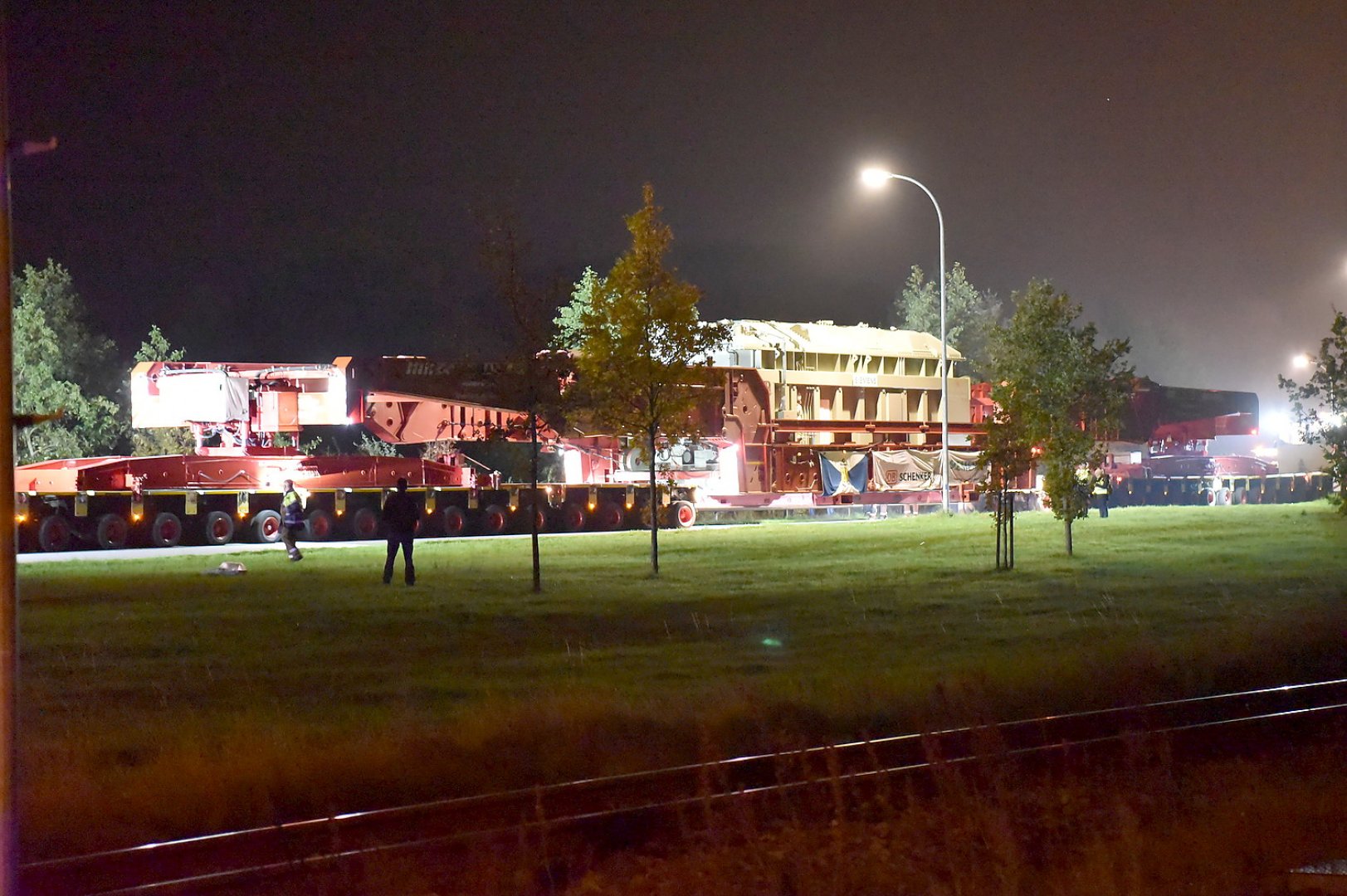 Schwertransport in Emden - Bild 1